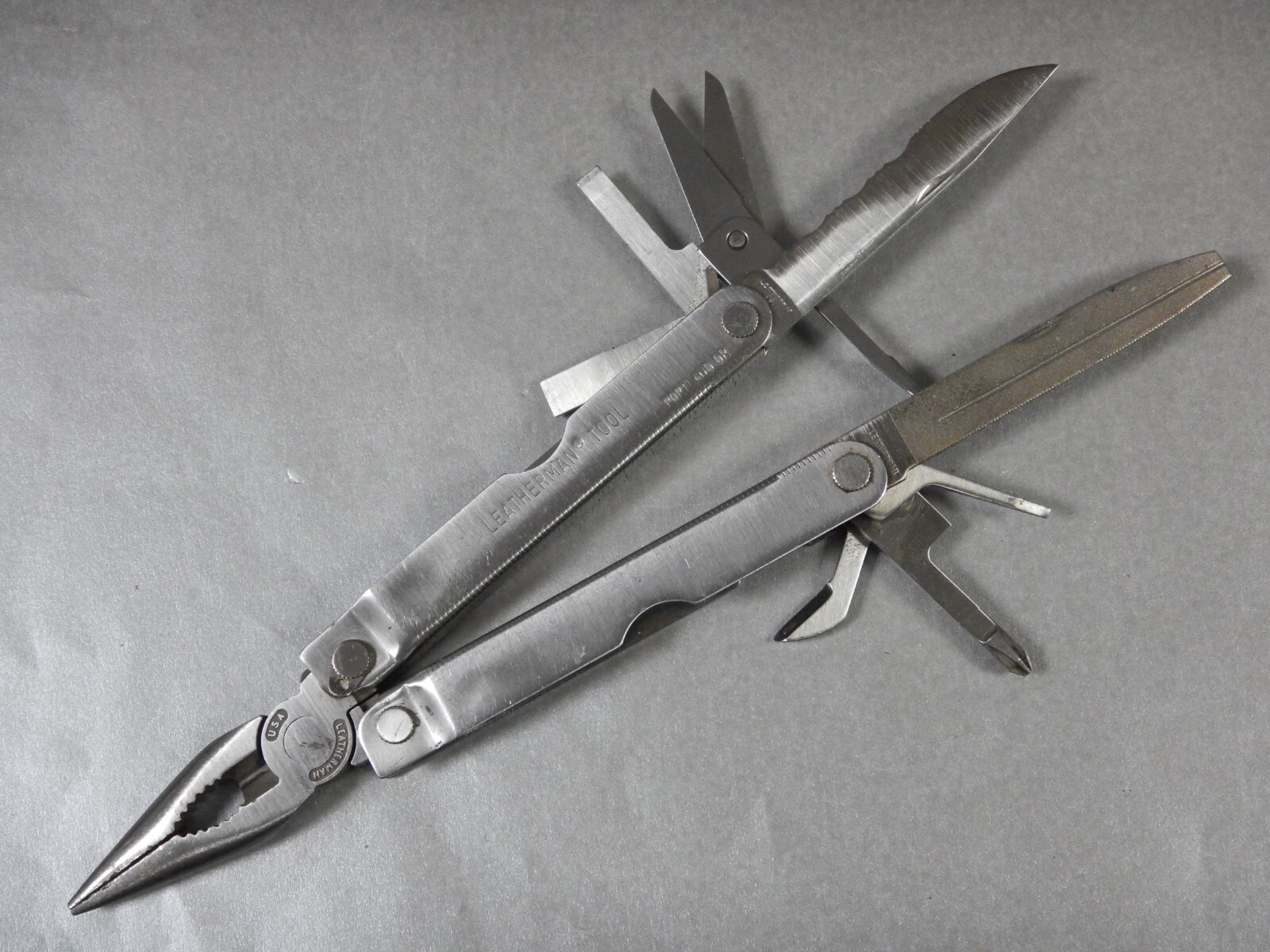 unusual Vintage Leatherman Super Tool – 1998 – 1 SERRATED Blade, Scissors