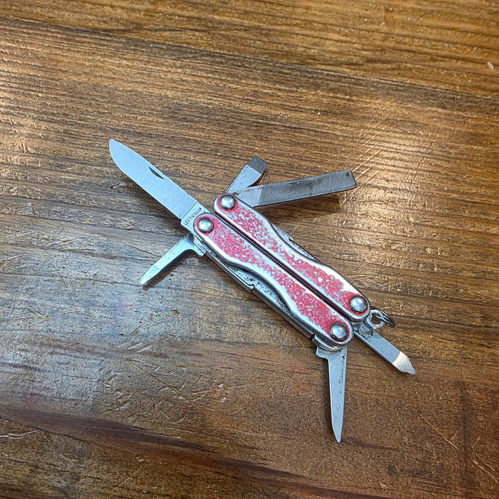 Leatherman Squirt P4 Multi-Tool, Knife, Pliers, Retired Collectible, Red