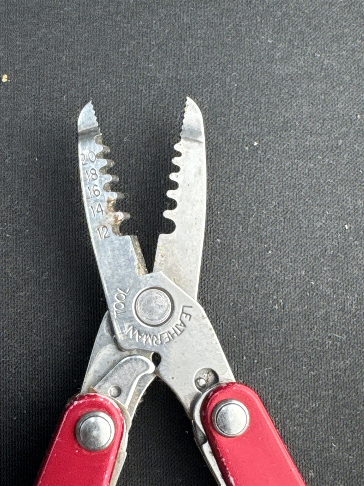 Leatherman Squirt E4 Multi-Tool w/Wire Strippers Radioshack 34042