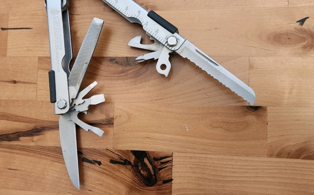 Gerber MP600 Multi-Tool Multi-Plier Needle Nose Silver – Great Condition – U54