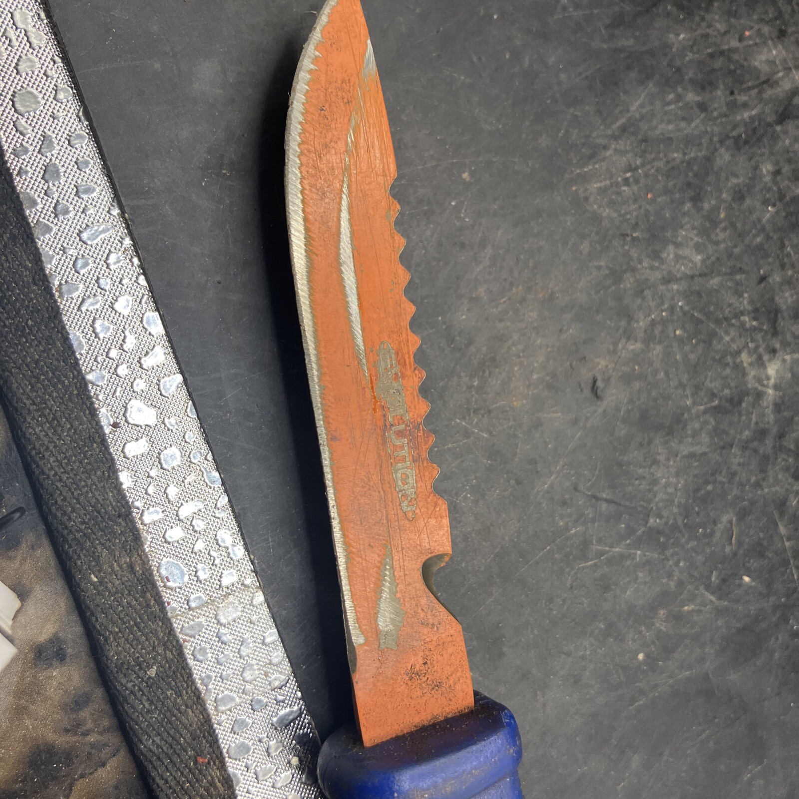 Genuine Evolution Premium Grade Stainless Steel Knife with Blade Cover. AD