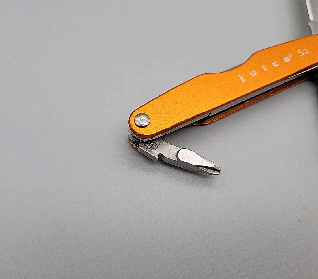 Leatherman JUICE S2 Multi-Tool dated 0407 – Orange – Knife, Pliers – Retired