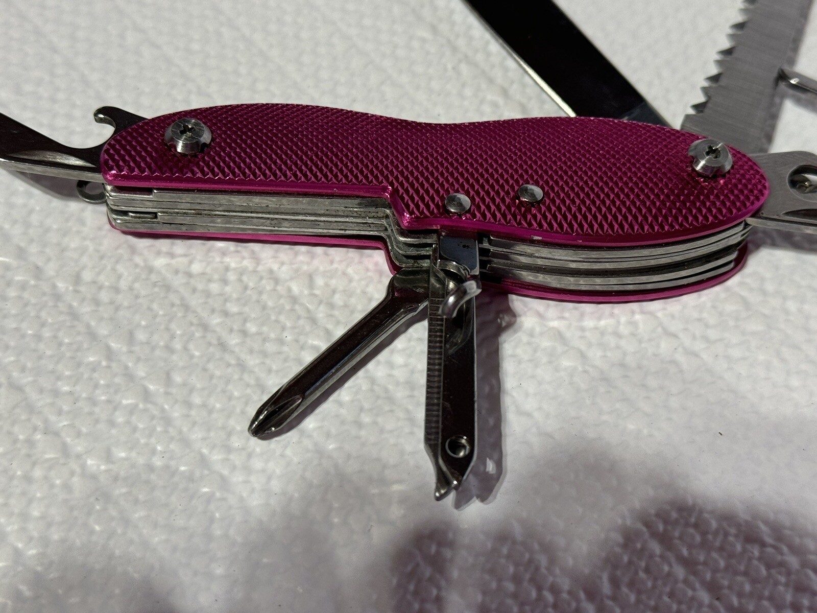 COLUMBIA Deluxe Multi-Tool 11 Functions Pocket Knife – PINK
