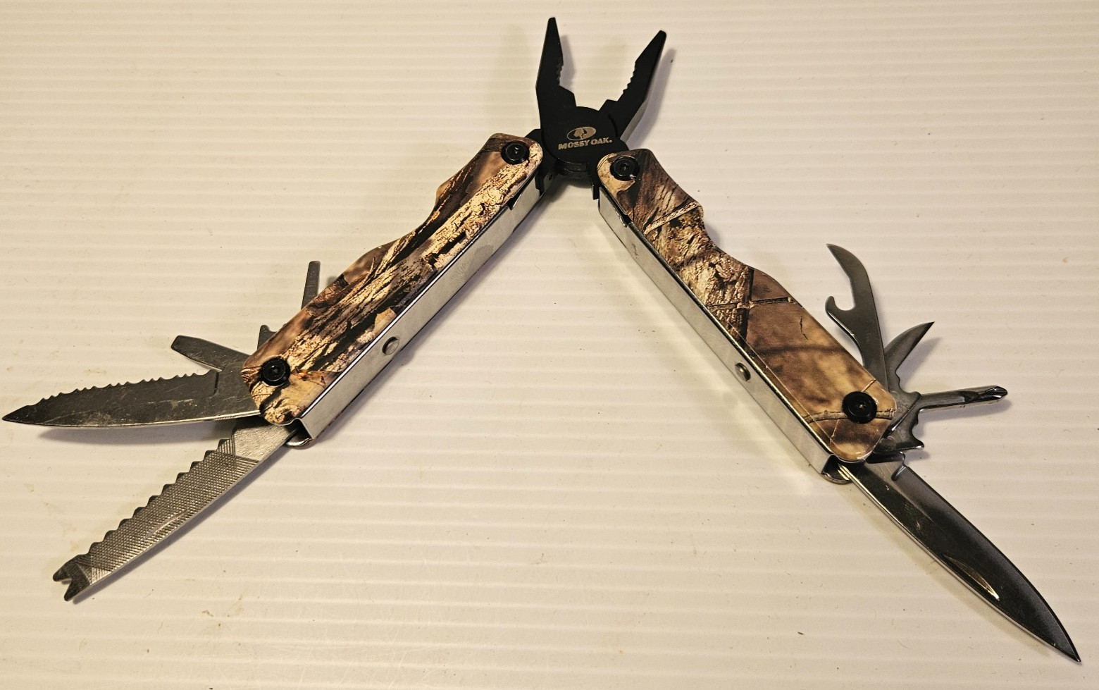 Mossy Oak Multi Tool Camo Pocket Plier Knife Hunting Camping W/ Sheath unused