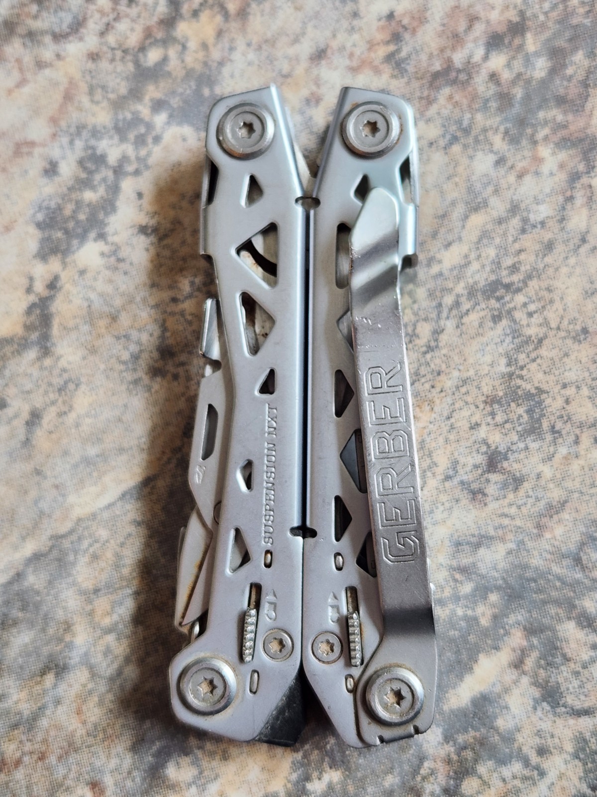 Gerber Suspension NXT 15-in-1 Pocket Multi-Tool Knife Pliers Screwdriver Cutters
