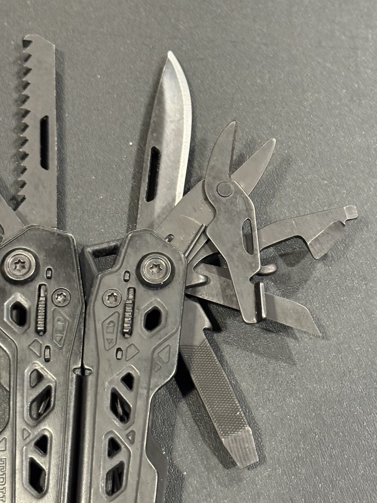 Gerber Truss 17-in-1 Tactical Multi Tool EDC Needle Nose Pliers W/ Sheath Black