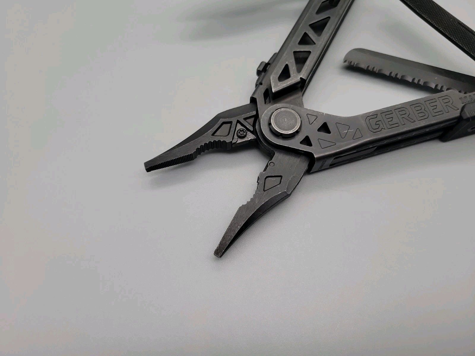 Gerber Center Drive Multi Tool – Black – Pliers, Scissors, Knife, Screwdrivers