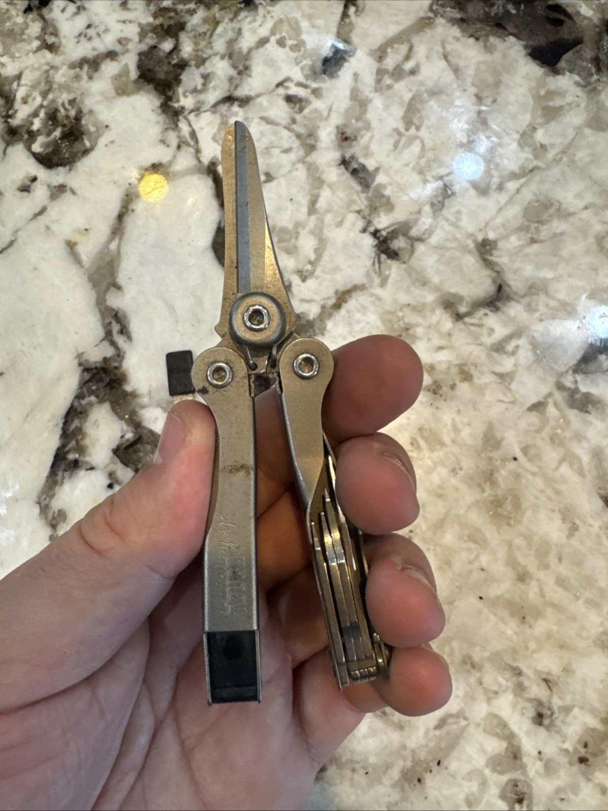 Schrade USA ST2 Multi-tool Tough Chip Compact / Mini Tool