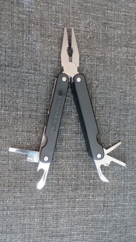 Multi Tool W/Case – Mountain Quest – Smaller 4 inch Tool