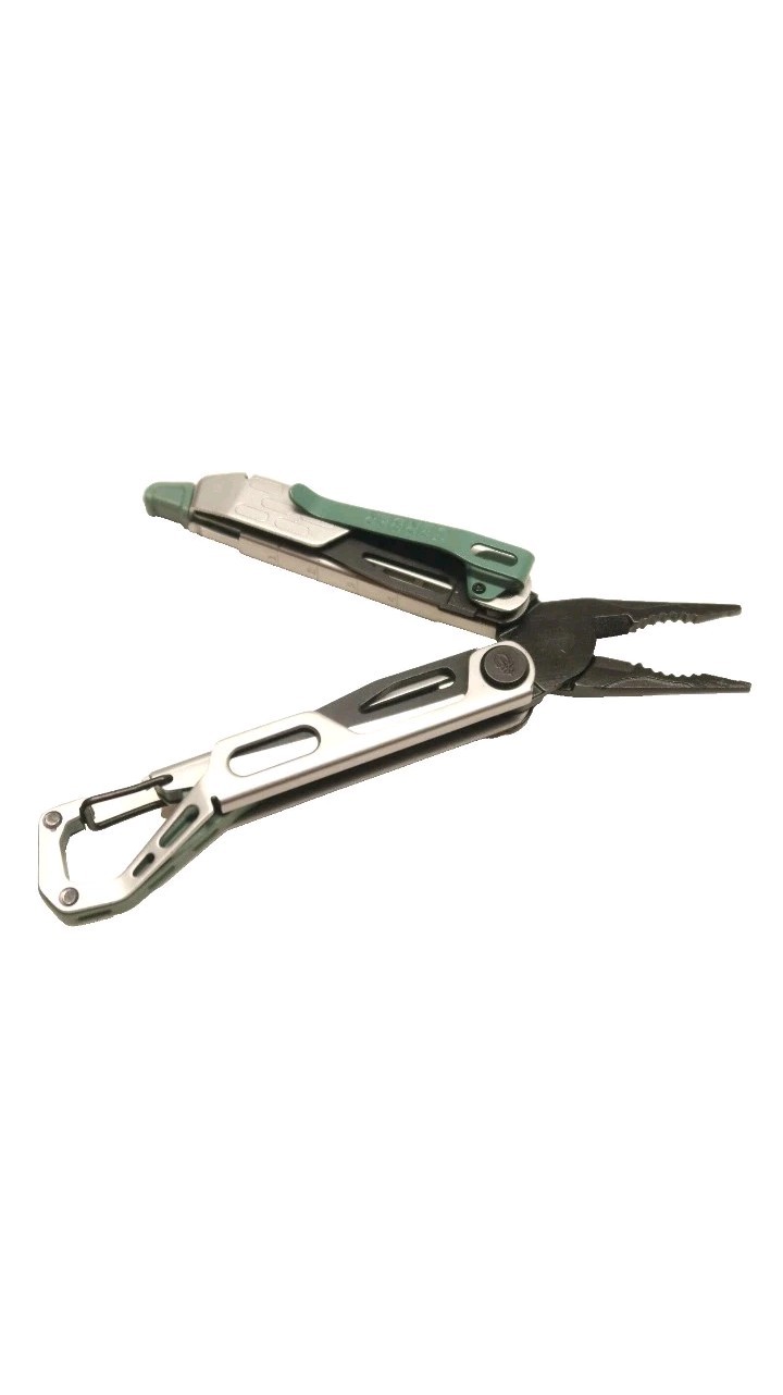 Gerber Stakeout Spark 10 Tools In 1 Pocket Clip Ferro Rod 4.6″ Closed 2.4″ Blade