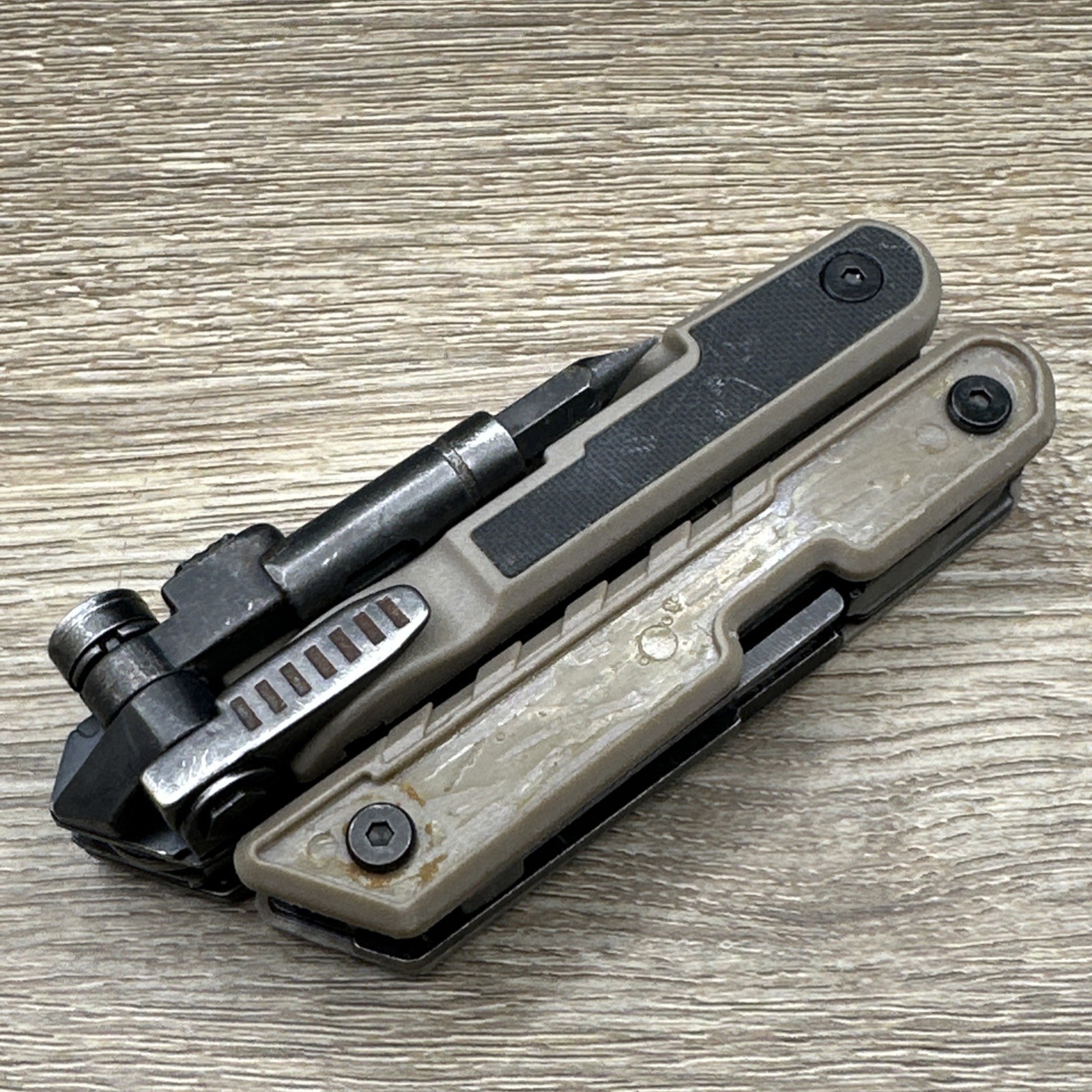Real Avid Multi-Tool AR15 Hunting Rifle Tool Pliers Knife More!
