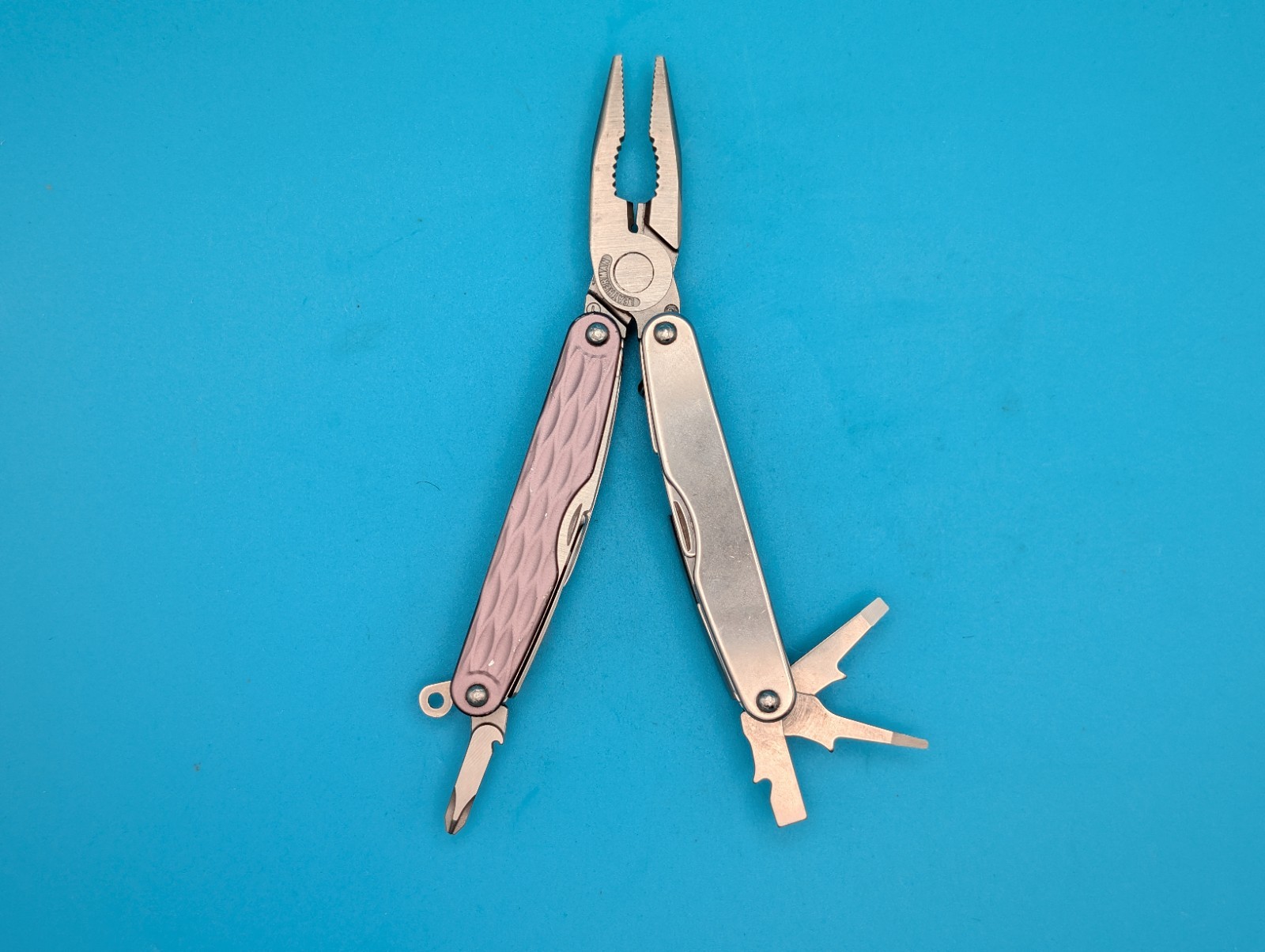 Leatherman Juice CS4 Multi Tool! Retired! Granite Gray!