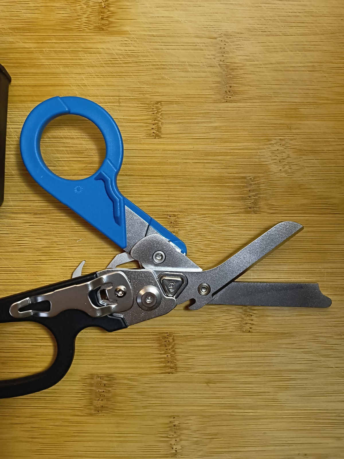 6 In 1 Trauma Rescue shears Multi Tool/ Compared To Raptor Blue/Black Carry Case