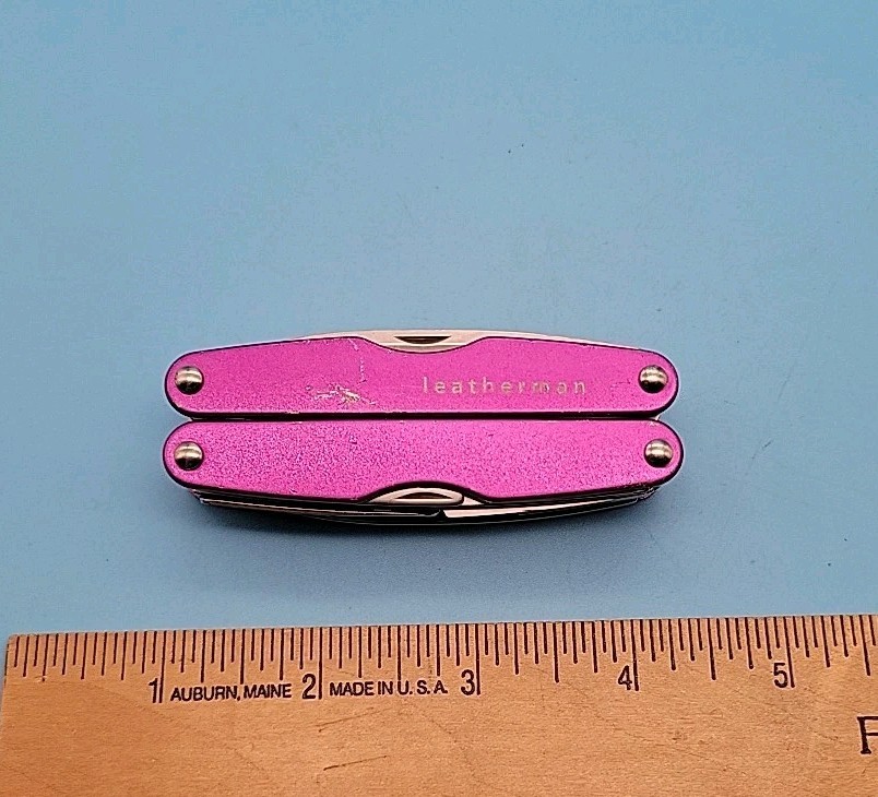 Leatherman JUICE XE6 Multi-Tool – Dated 0701 – Purple – Knife, Pliers – RETIRED