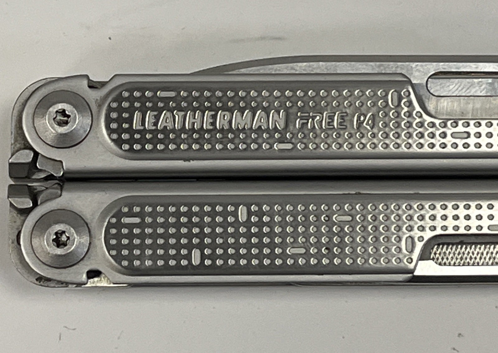 Leatherman Free P4 Multitool Multi-Tool Pliers Tool