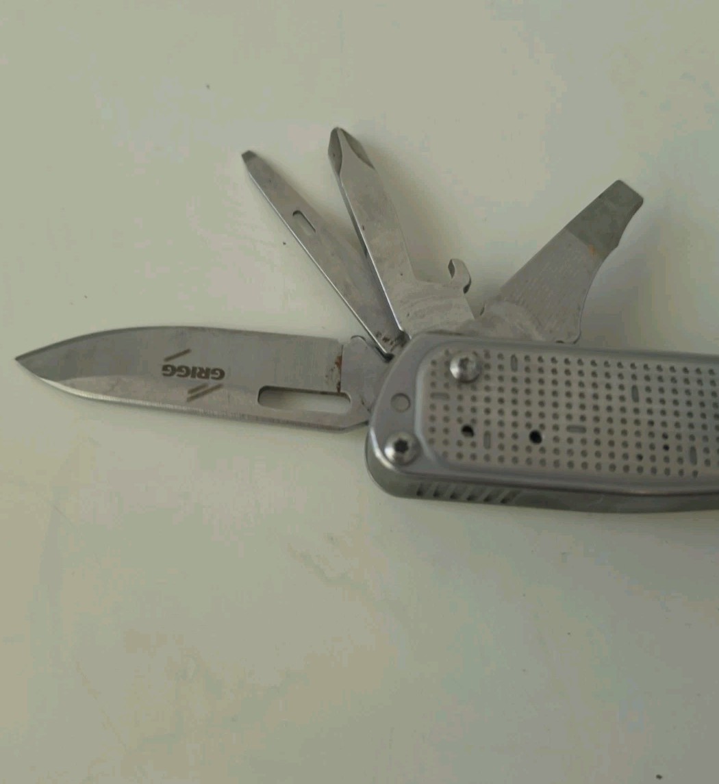 Leatherman FREE T2 Multi-Tool Stainless Steel Straight Edge Silver, 8 Tools