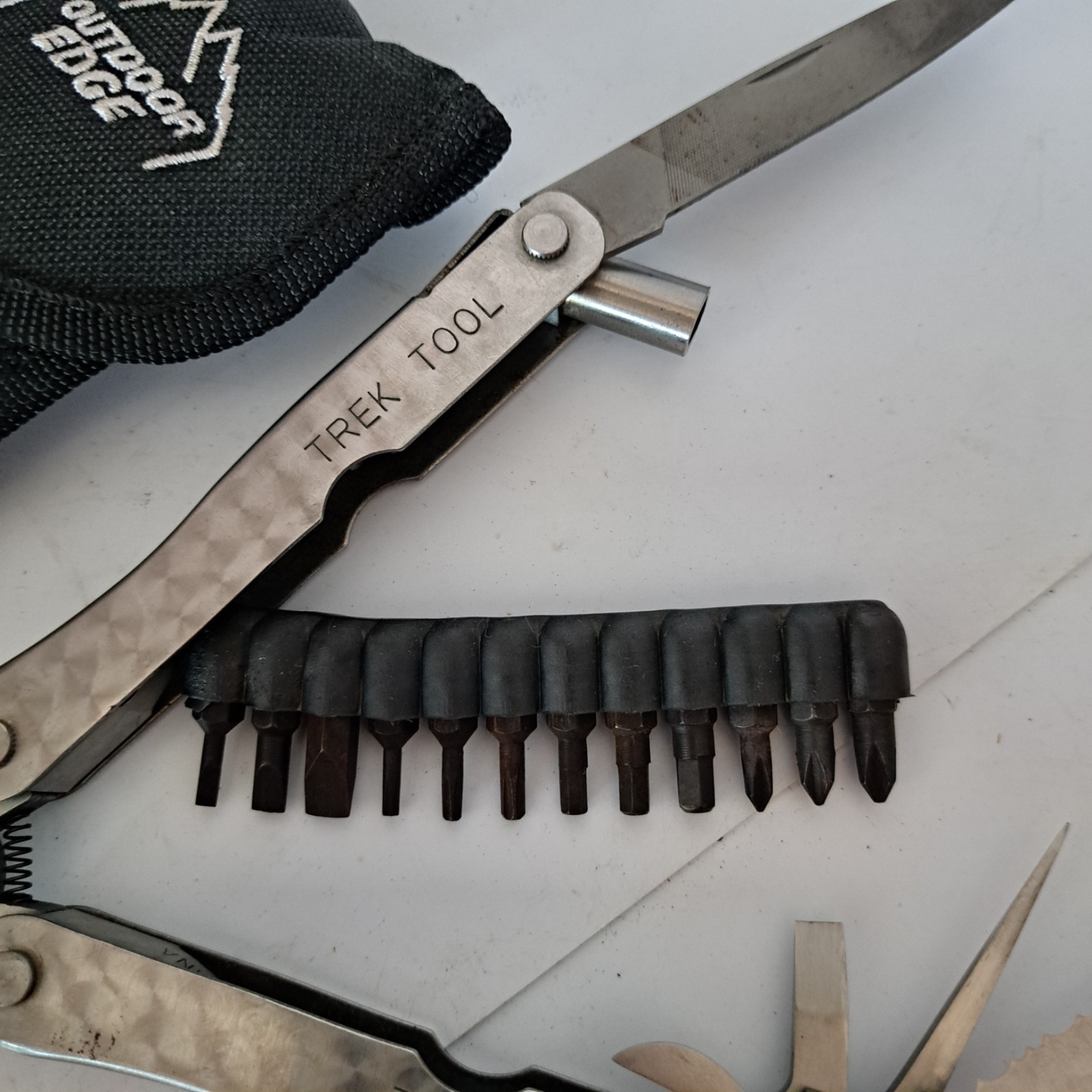 Outdoor Edge Multi-tool With 12 Bits And Case
