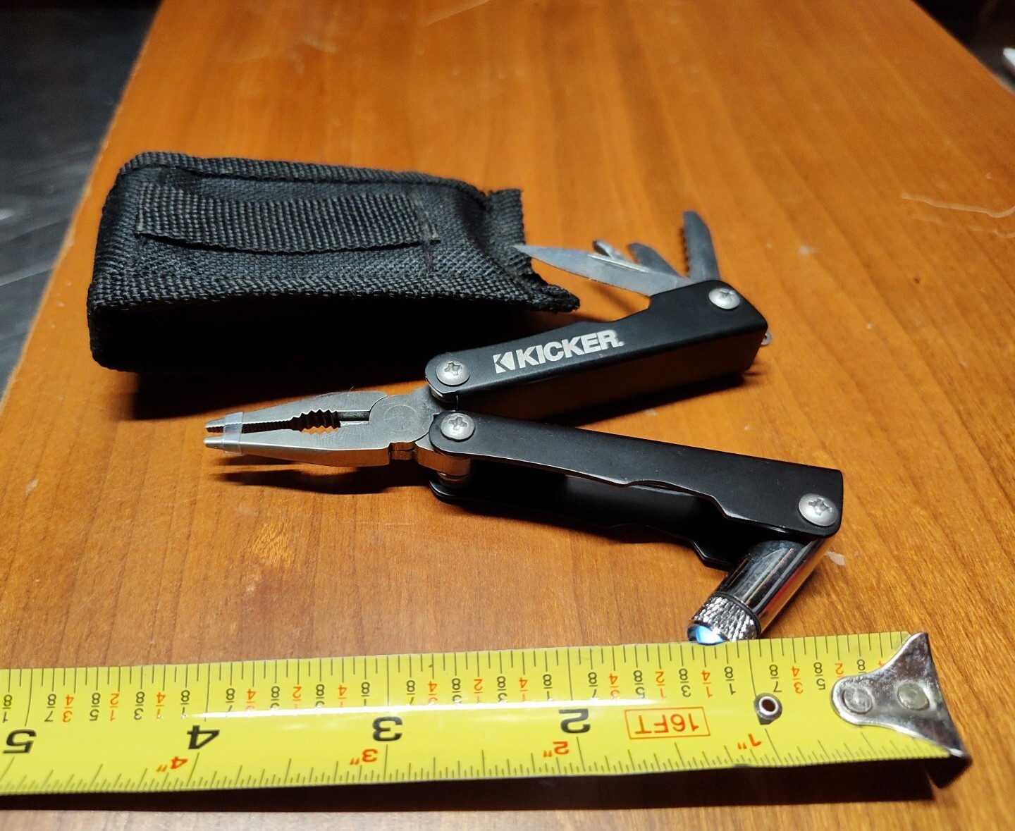 Mini Multi Tool 8 in 1 W/Case Kicker branded