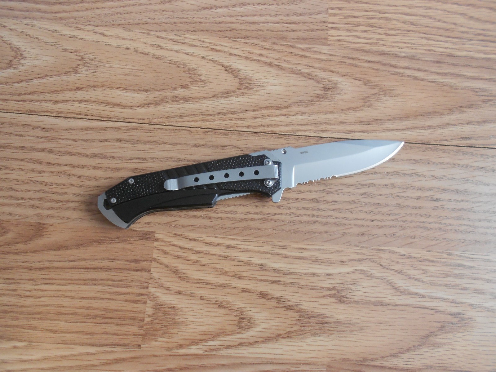 BULLET POCKET KNIFE 7 3/4″ OPEN 3 1/4″ SERRATED BLADE 4 1/2″ CLOSED STAINLESS