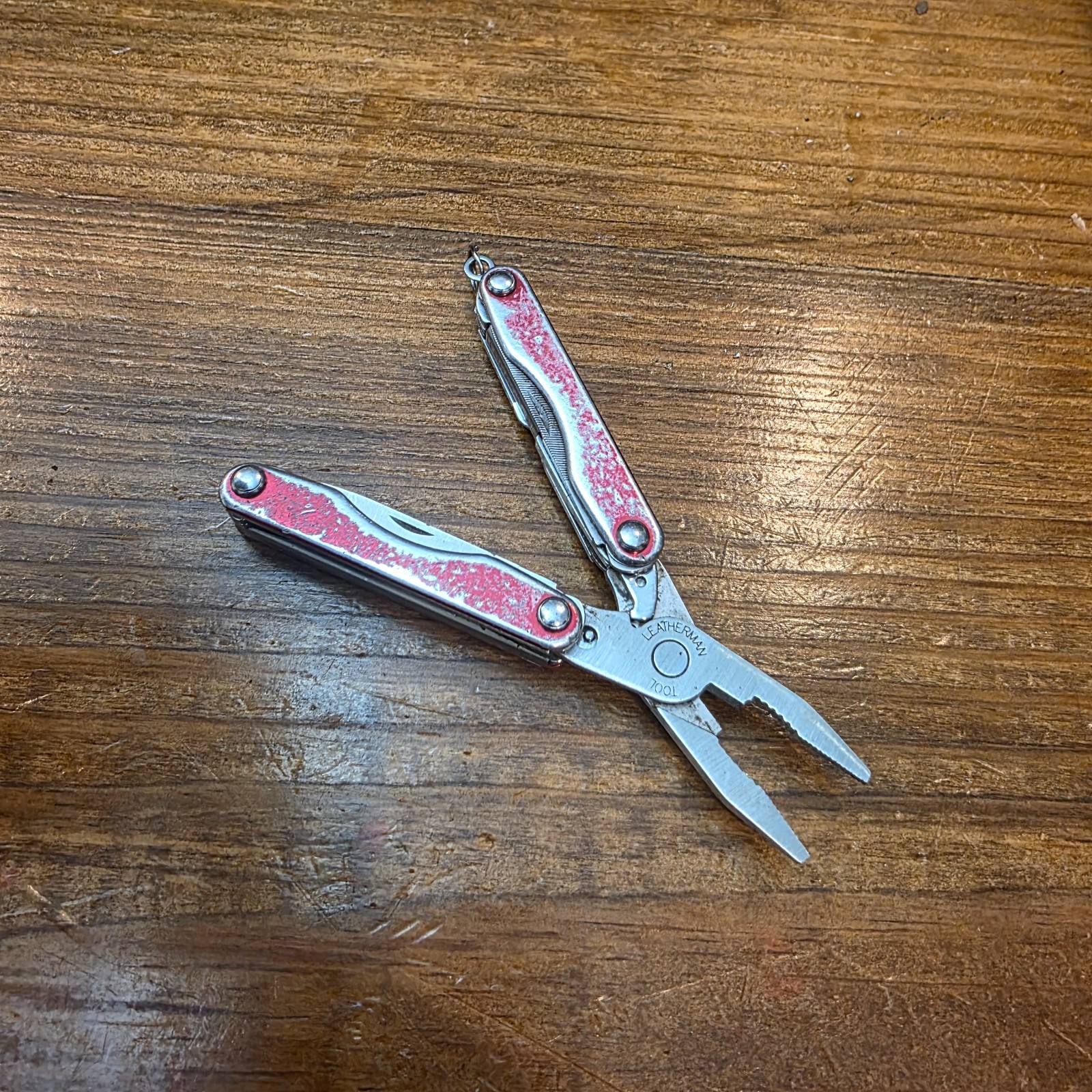Leatherman Squirt P4 Multi-Tool, Knife, Pliers, Retired Collectible, Red