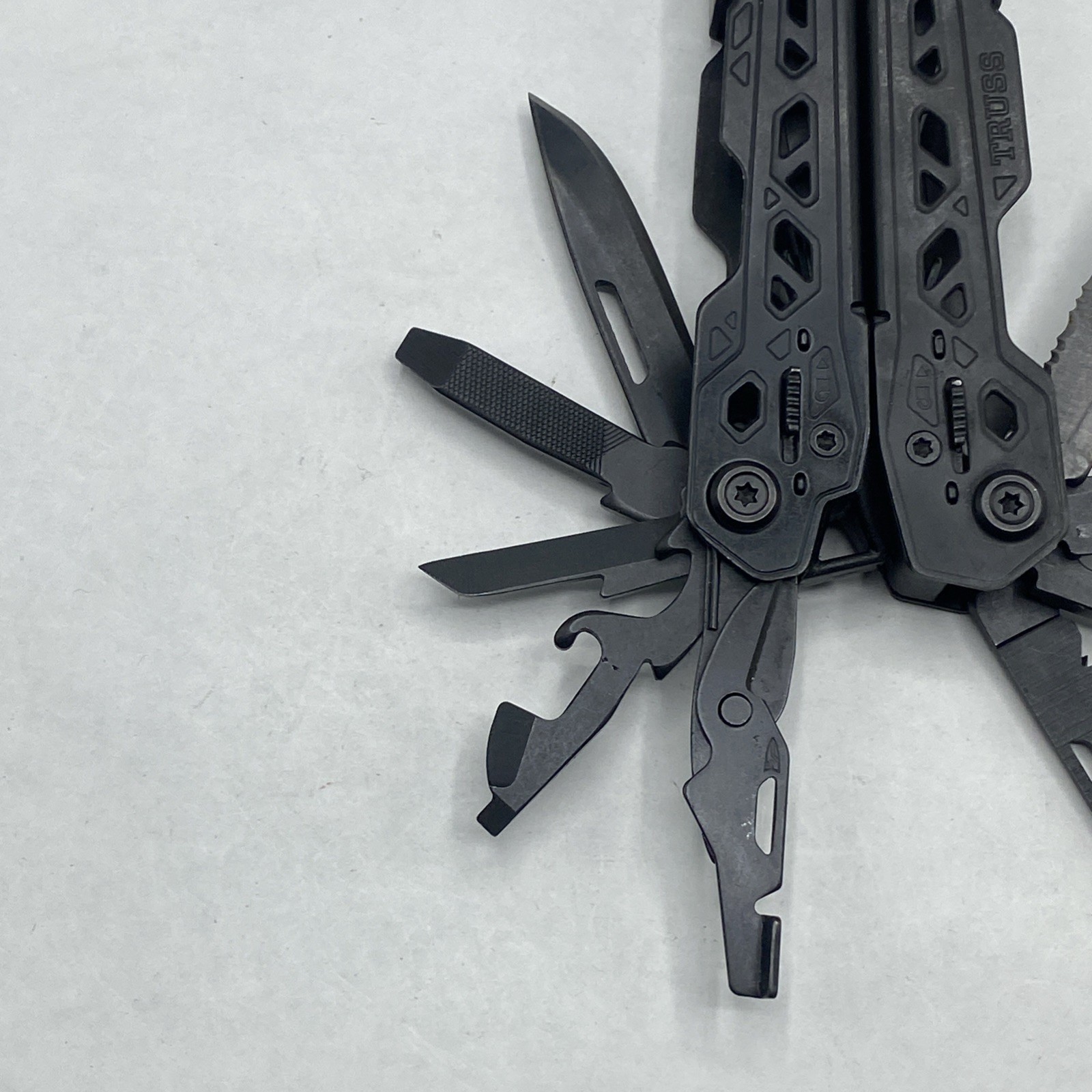 Gerber Truss Multi Tool with Sheath – Black