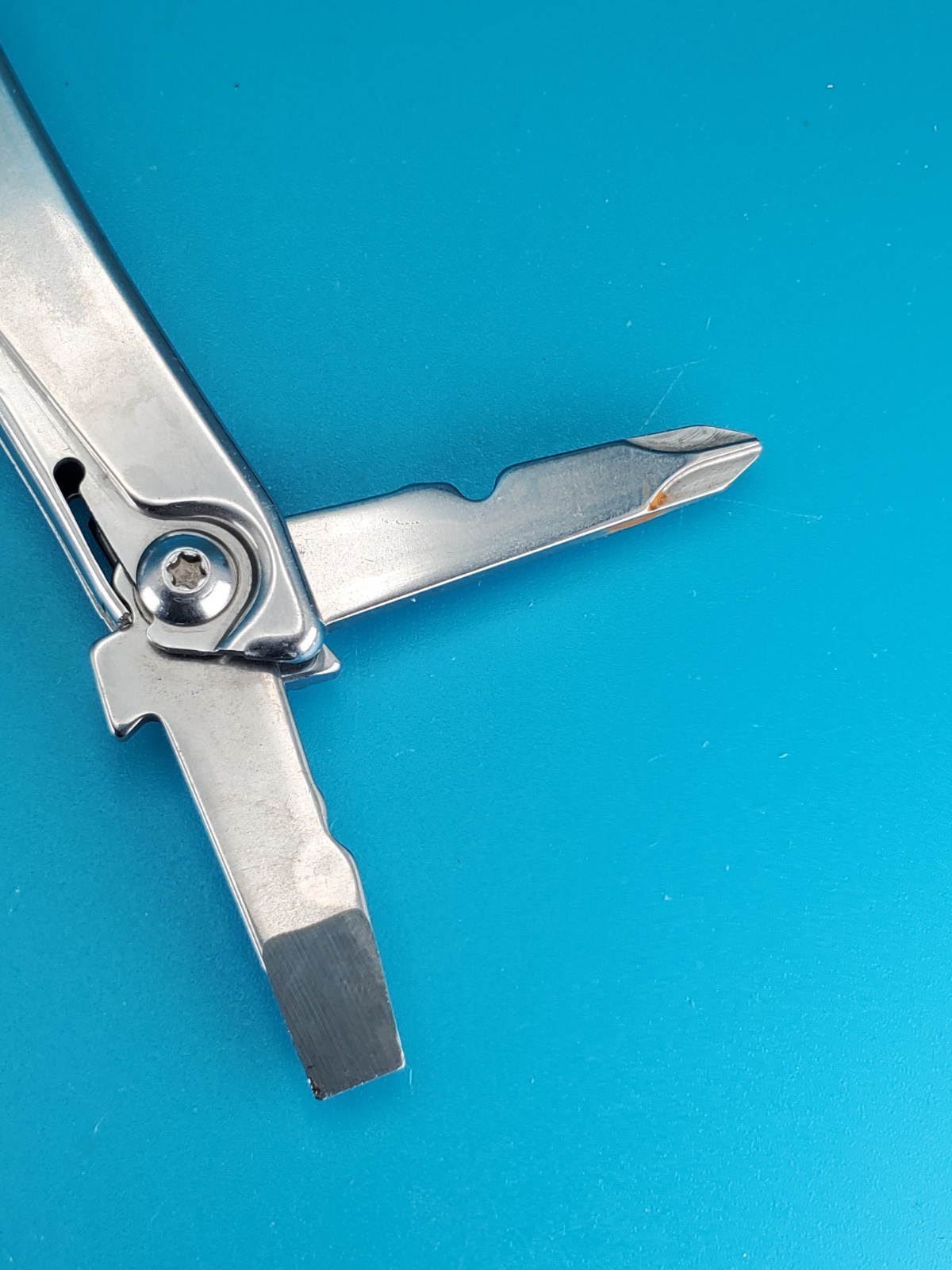 Leatherman Rev 3.8″ Multi-Tool, Stainless! *SOME RUST ON ITEM*