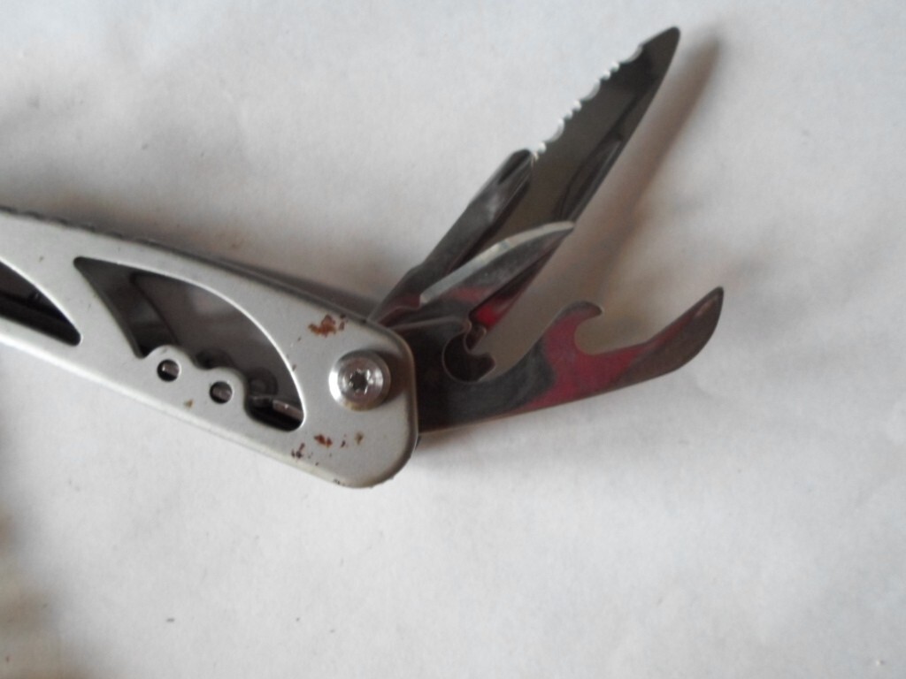 Pretul – Multi Tool Pliers / Screwdriver / Folding Knife / Opener – w/ Sheath