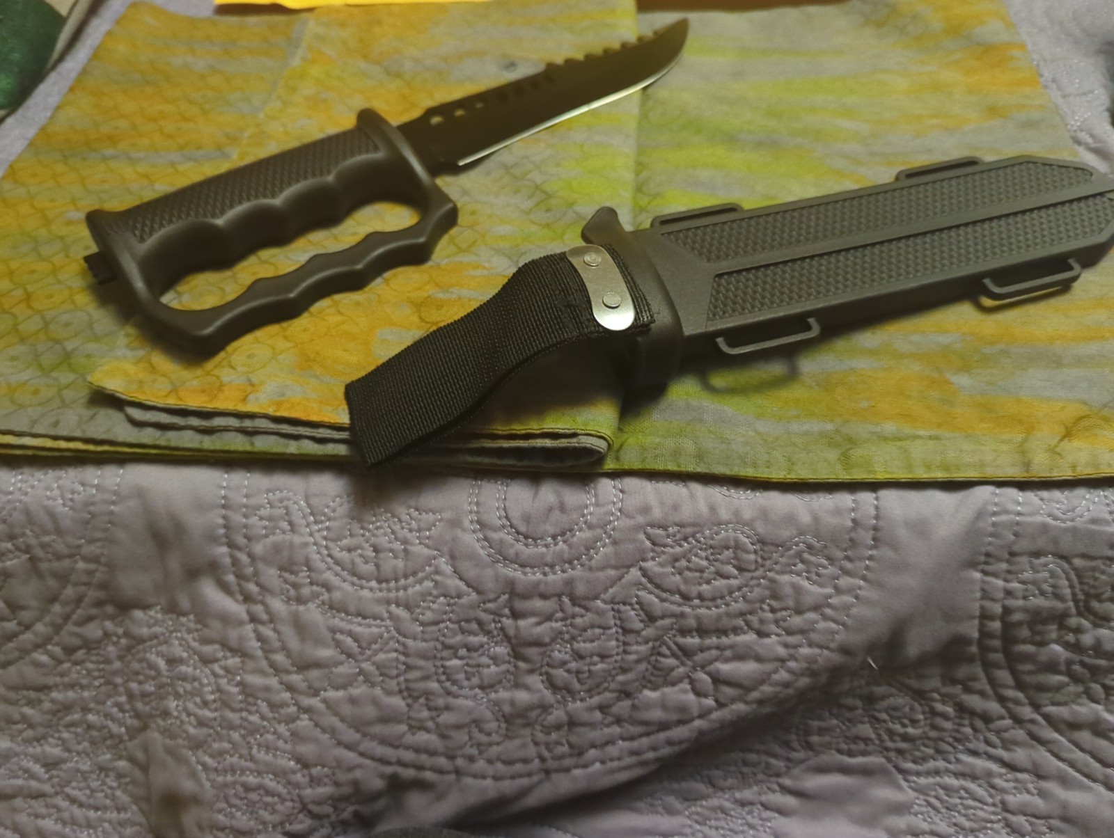 A Plastic Handle Survival Hunting Camping Knife With Fire Starter Glass,KPO17