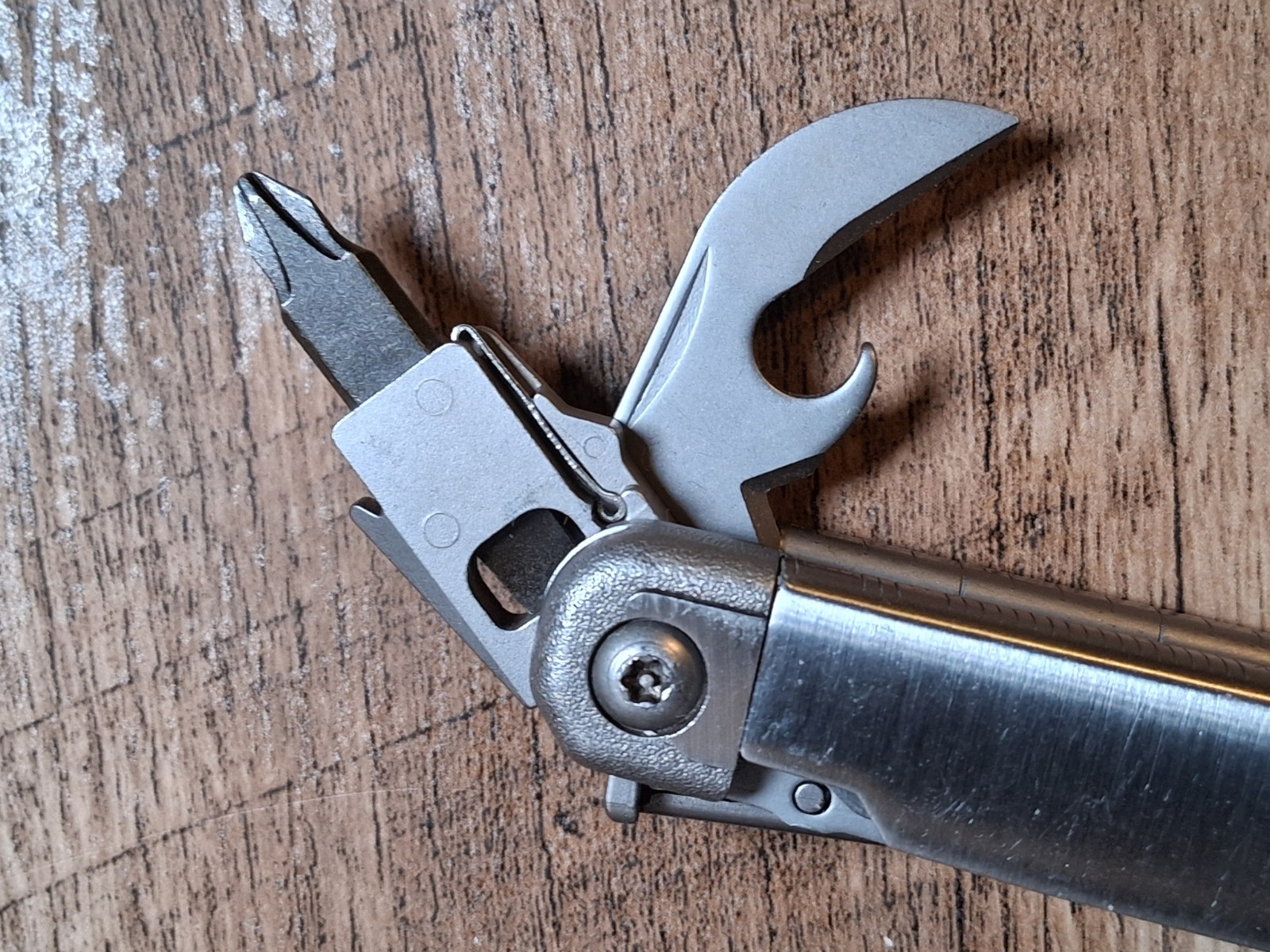 Leatherman Surge Multi-Tool Stainless Steel – Very Good Condition