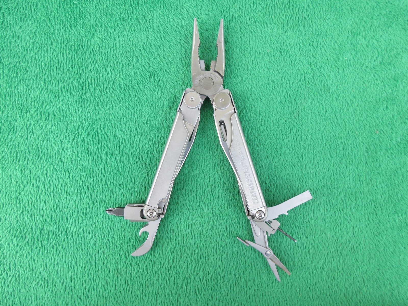 Leatherman Wave Multi Tool Folding Knife w/ Sheath #221