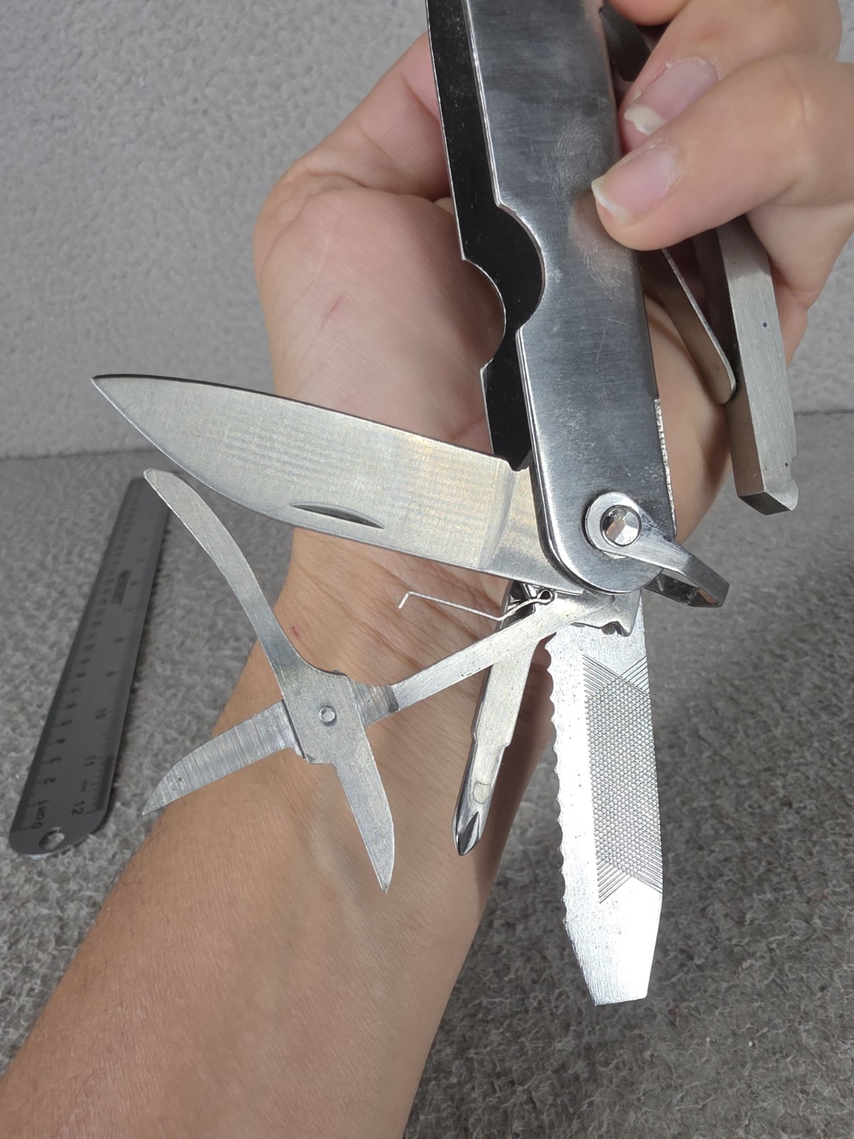 Multitool With Hammer, Wirecutters, Saw, Pocket Knife, Screwdriver & Scissors