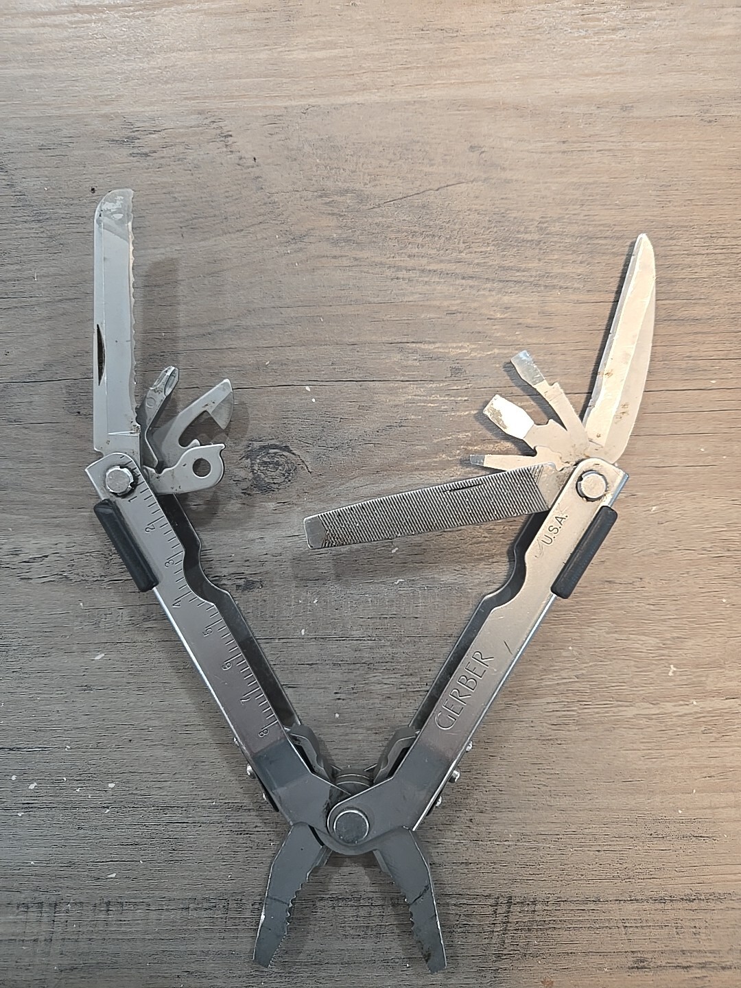 Multi-Plier 600 – Stainless, Carbide Cutters, Bluntnose, Sheath silver With Case