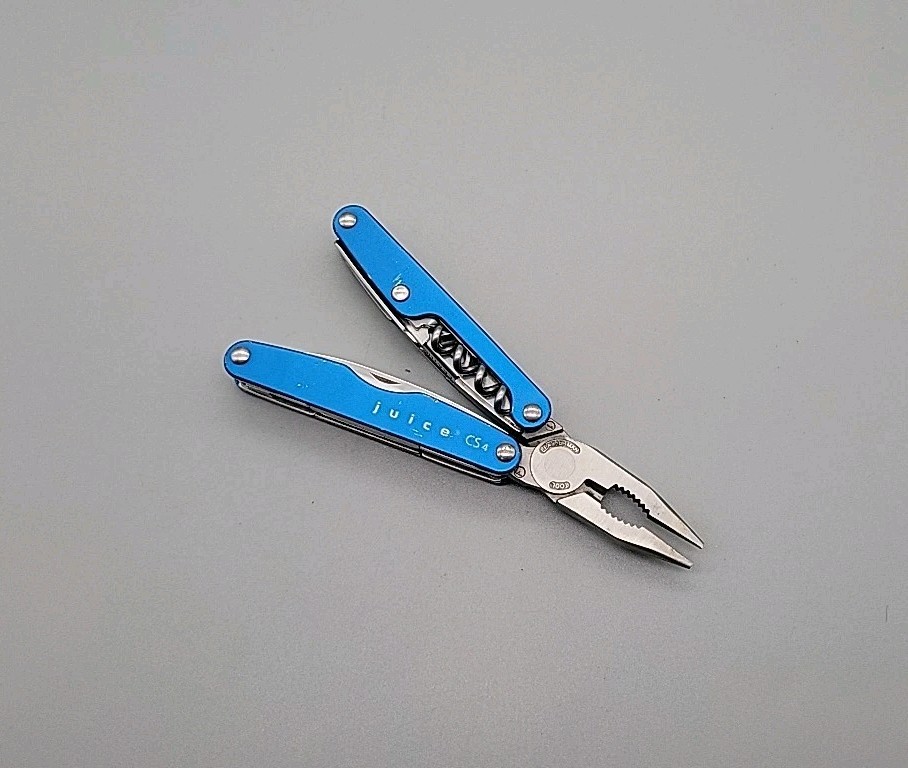 Leatherman JUICE CS4 Multi-Tool – Dated 1102 – Blue – Discontinued