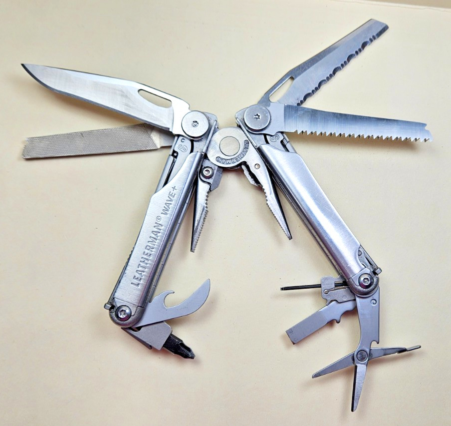 Leatherman Wave + Plus Multi-Tool 18 in 1, Great Condition with Sheath