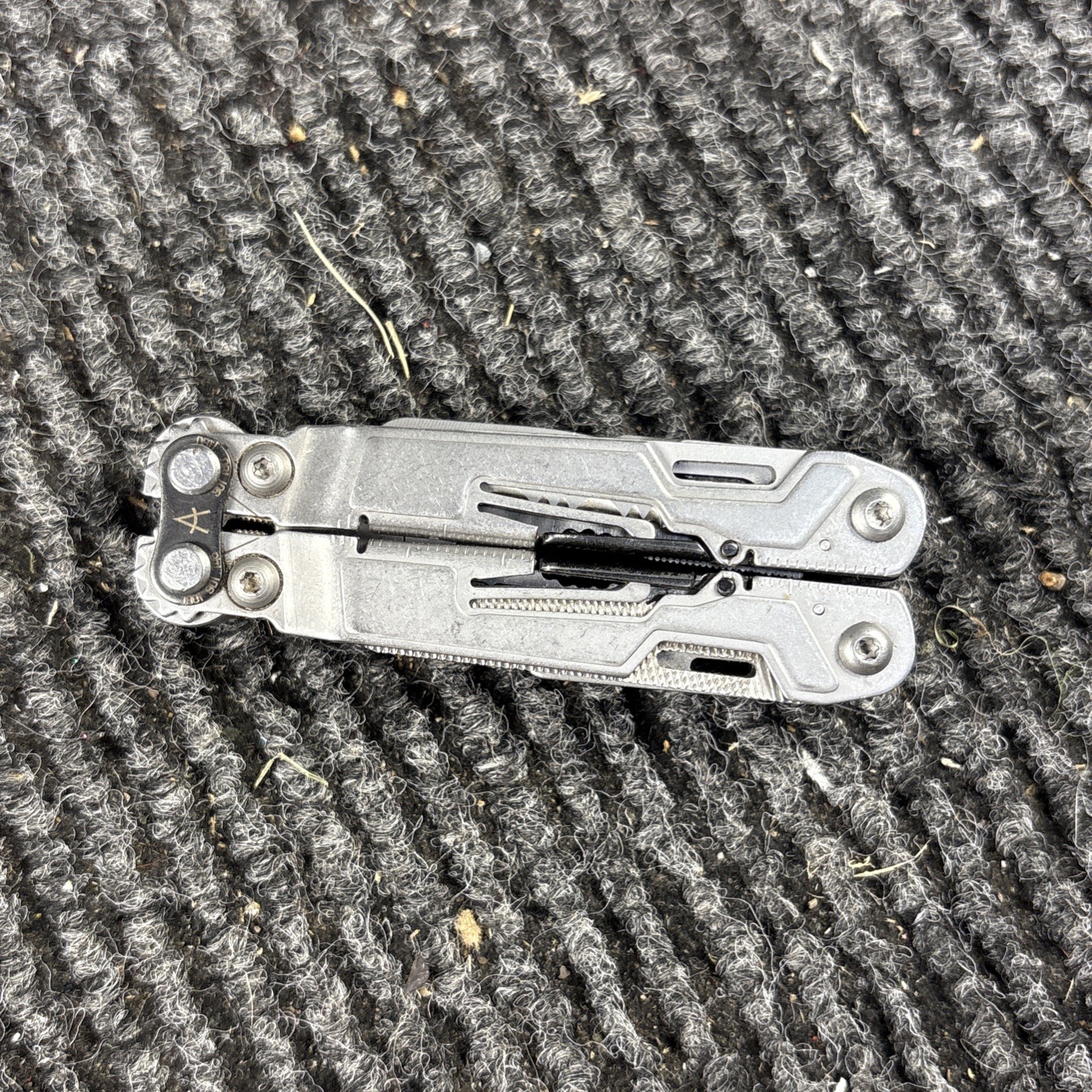 SOG POWER PINT MULTI TOOL PLIERS KNIFE SMALL (410)