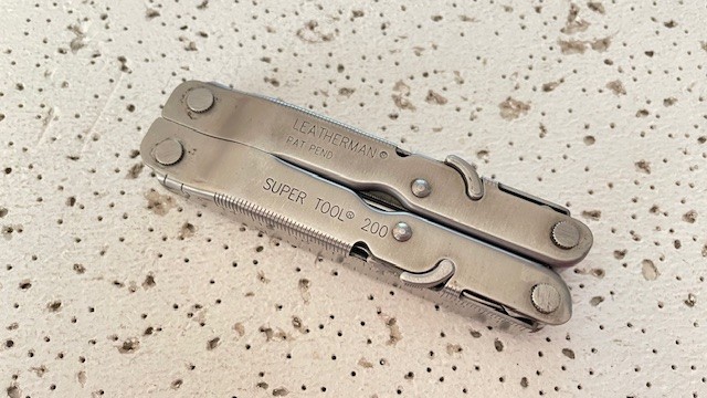 Leatherman SUPER TOOL 200 Stainless Steel Silver Multi Tool Pliers,Knife, Opener