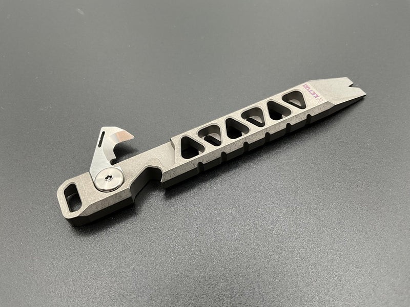 Ketuo Pocket Prybar With Integrated Belt/Cord Cutter Stonewashed Finish Titanium