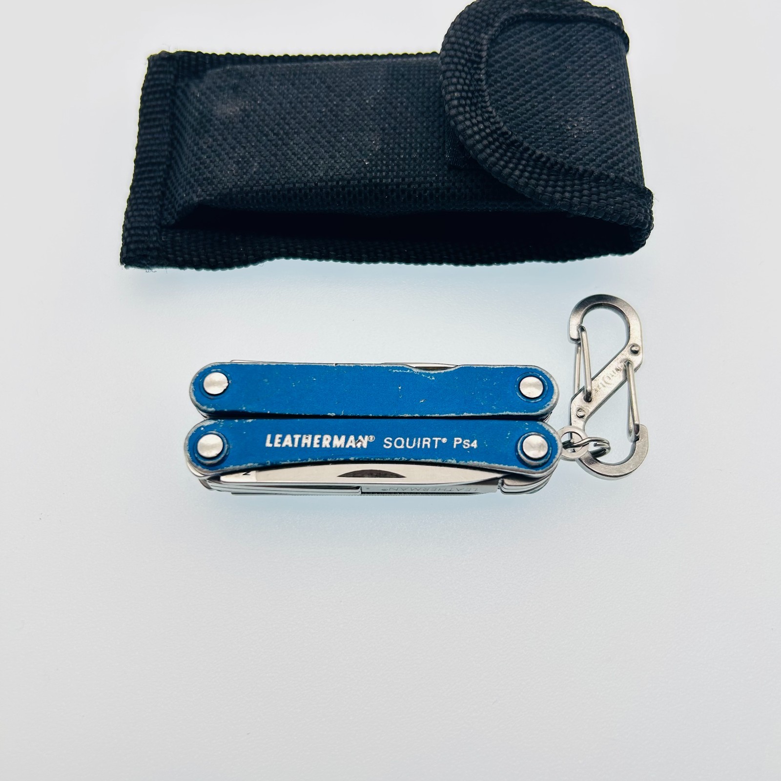 Leatherman Squirt PS4 BLUE – 8-in-1 Keychain Multi-Tool Discontinued (CODE32)