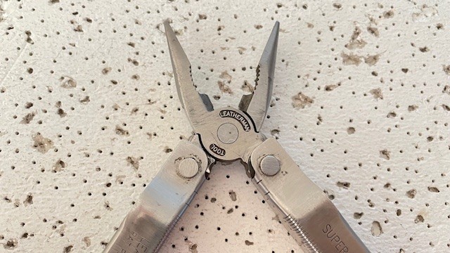 Leatherman SUPER TOOL 200 Stainless Steel Silver Multi Tool Pliers,Knife, Opener