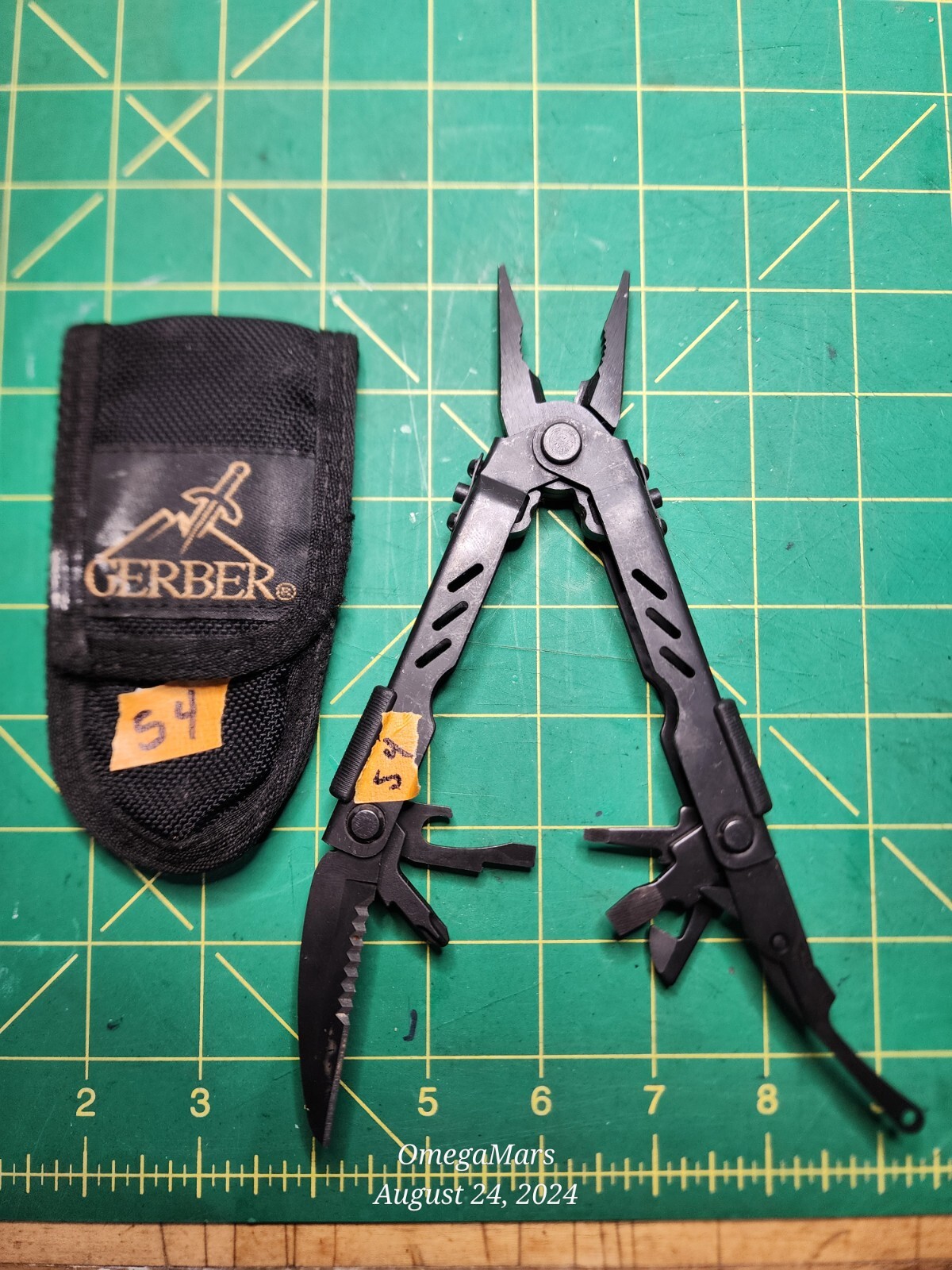 Gerber MP400 Compact Sport S4 Multi-Plier 600 w/sheath looks/feels new