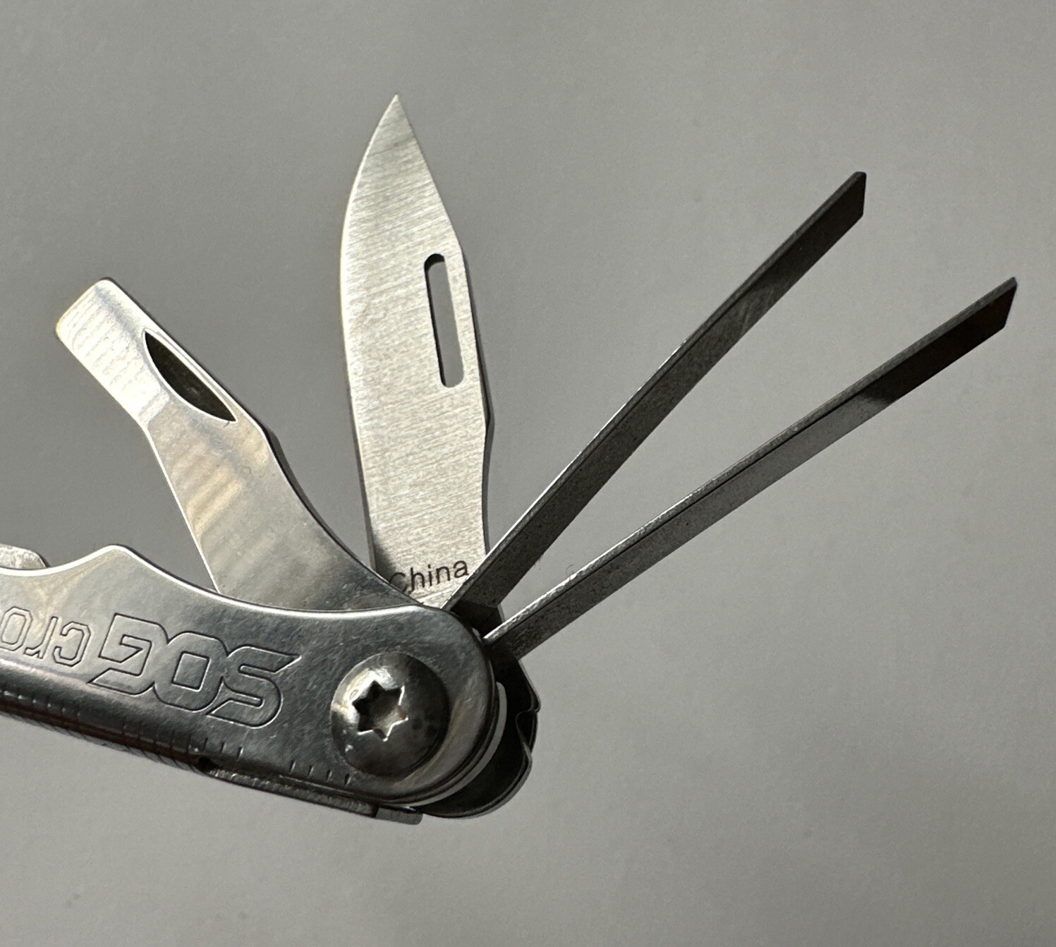 SOG Crosscut Multi Tool Scissors Knife File Tweezer Excellent Used Condition
