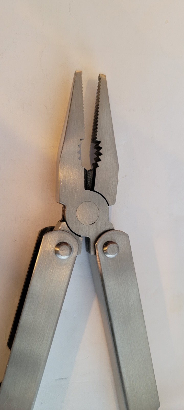 Multi-tool pliers with Sheath, And Belt Holder plus 9 tools Many functions, New