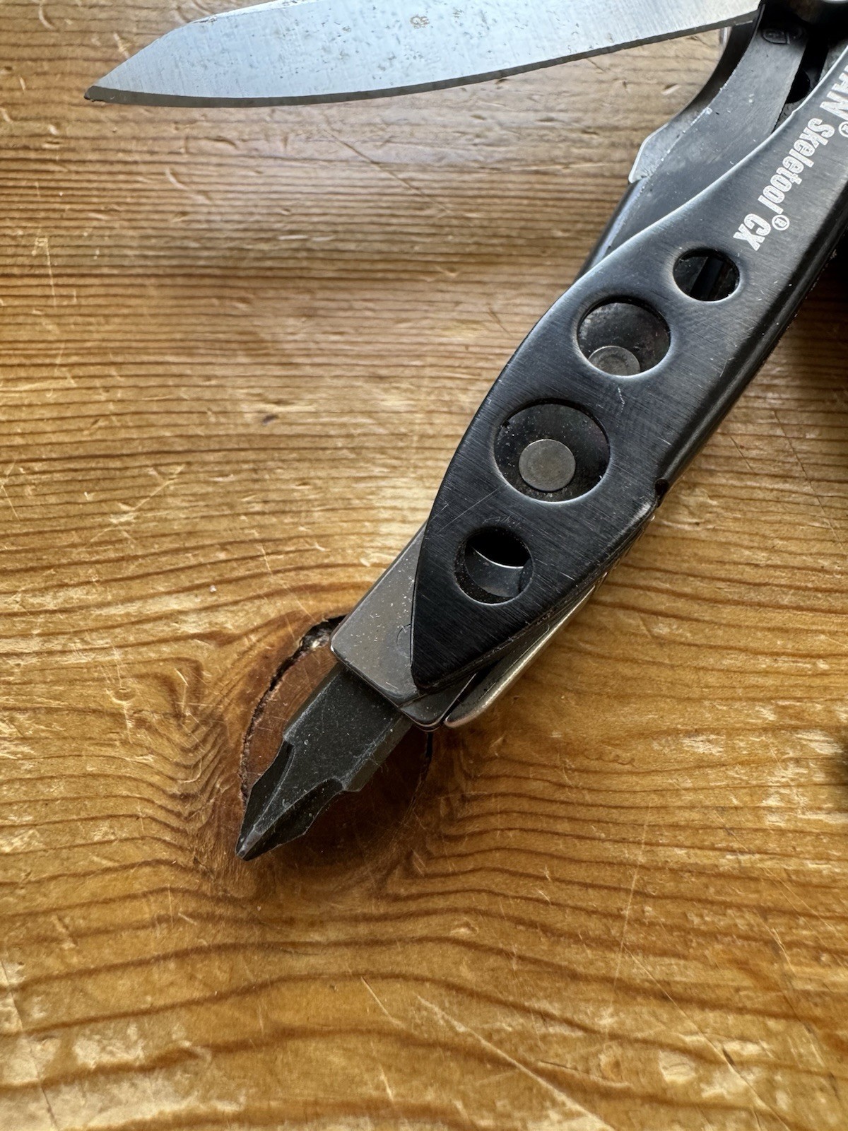 Leatherman Skeletool CX Multitool Plain Blade 154CM Steel Carbon Fiber