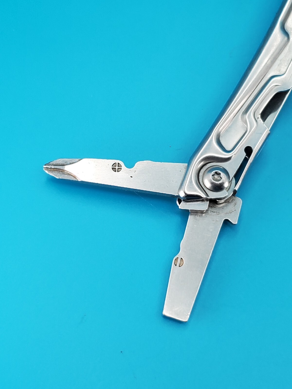 Leatherman Rev 3.8″ Multi-Tool, Stainless! *SOME RUST ON ITEM*