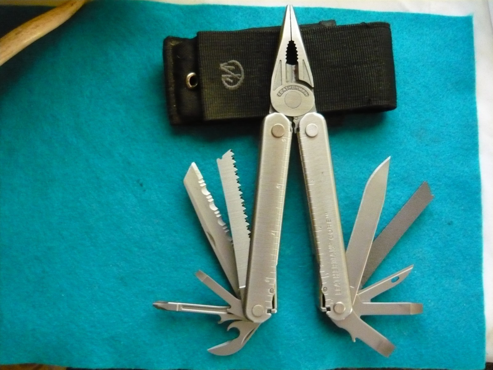 ***Leatherman Core Multitool New With MOLLY Sheath-0409 DATE***