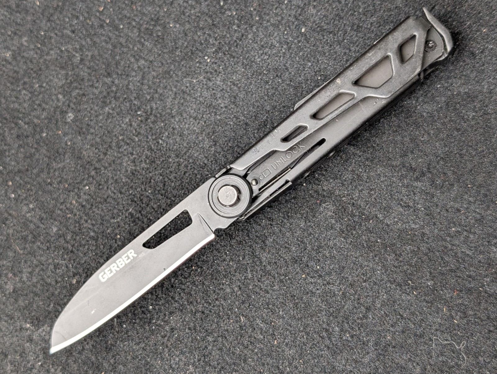 Gerber Armbar Scout Multi-Tool Knife w/ Scissors & Saw More… – Nice