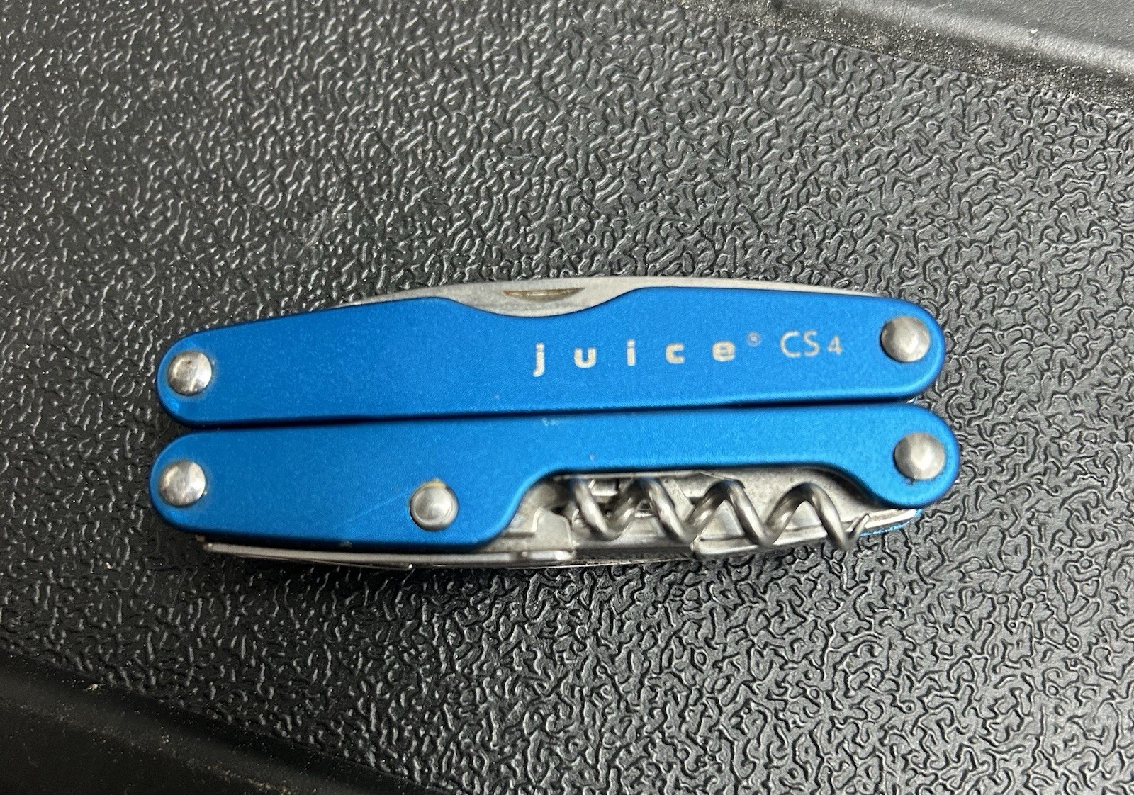 EDC Blue Leatherman Juice CS4 Multitool. Discontinued/Retired