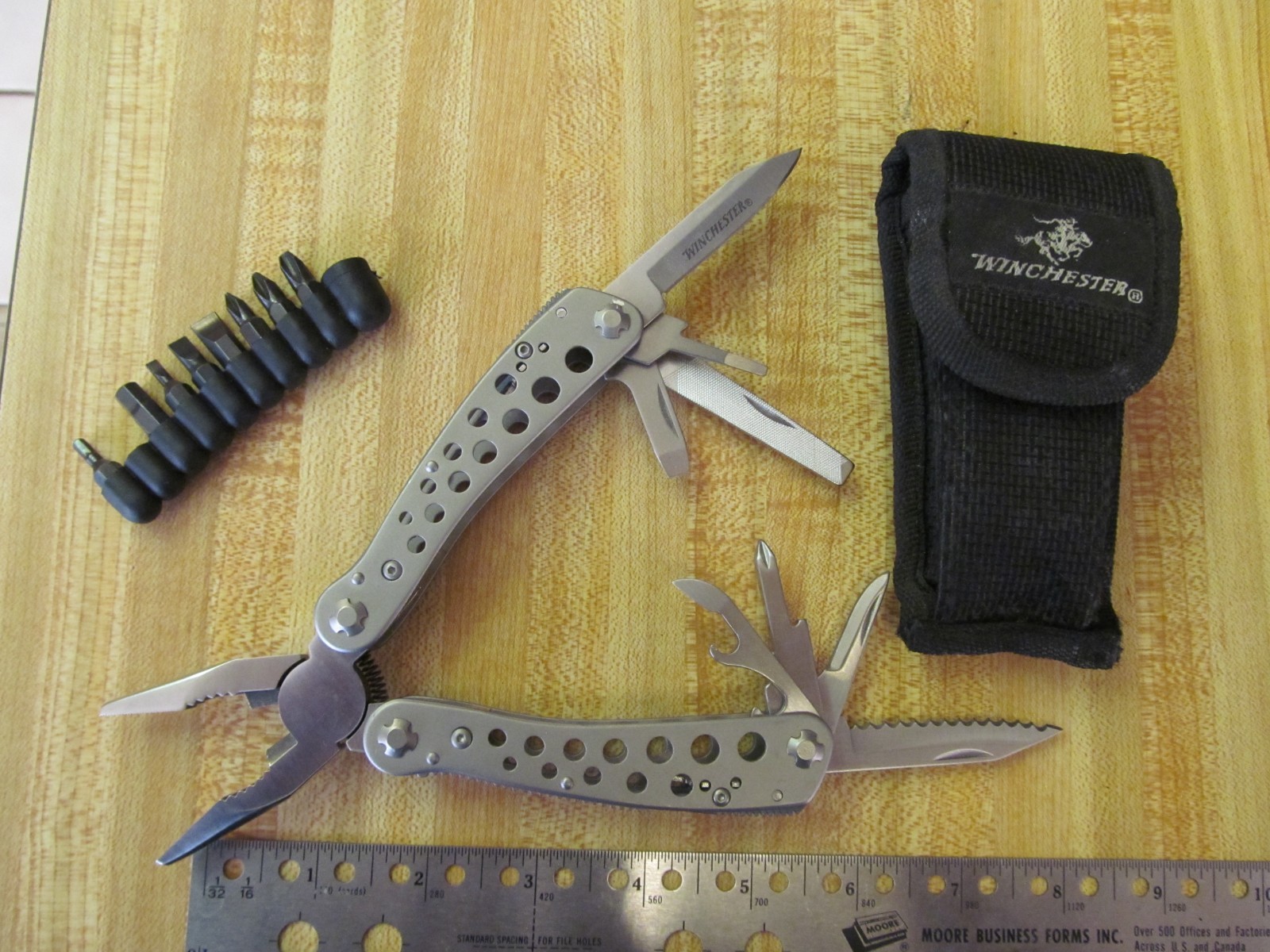 Lot of 8 Various brands inc. Winchester and Coast Multi Tools