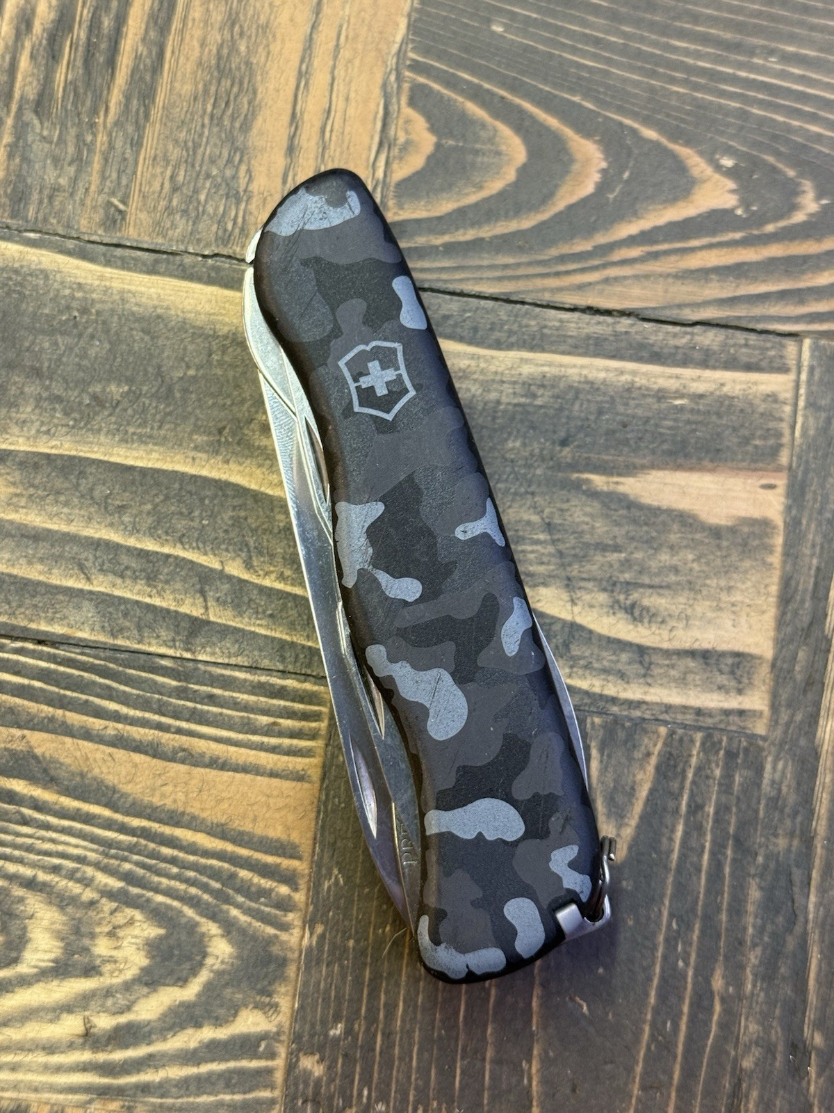 Victorinox Skipper 111mm Swiss Army Knife Lockblade Camo Gray Used