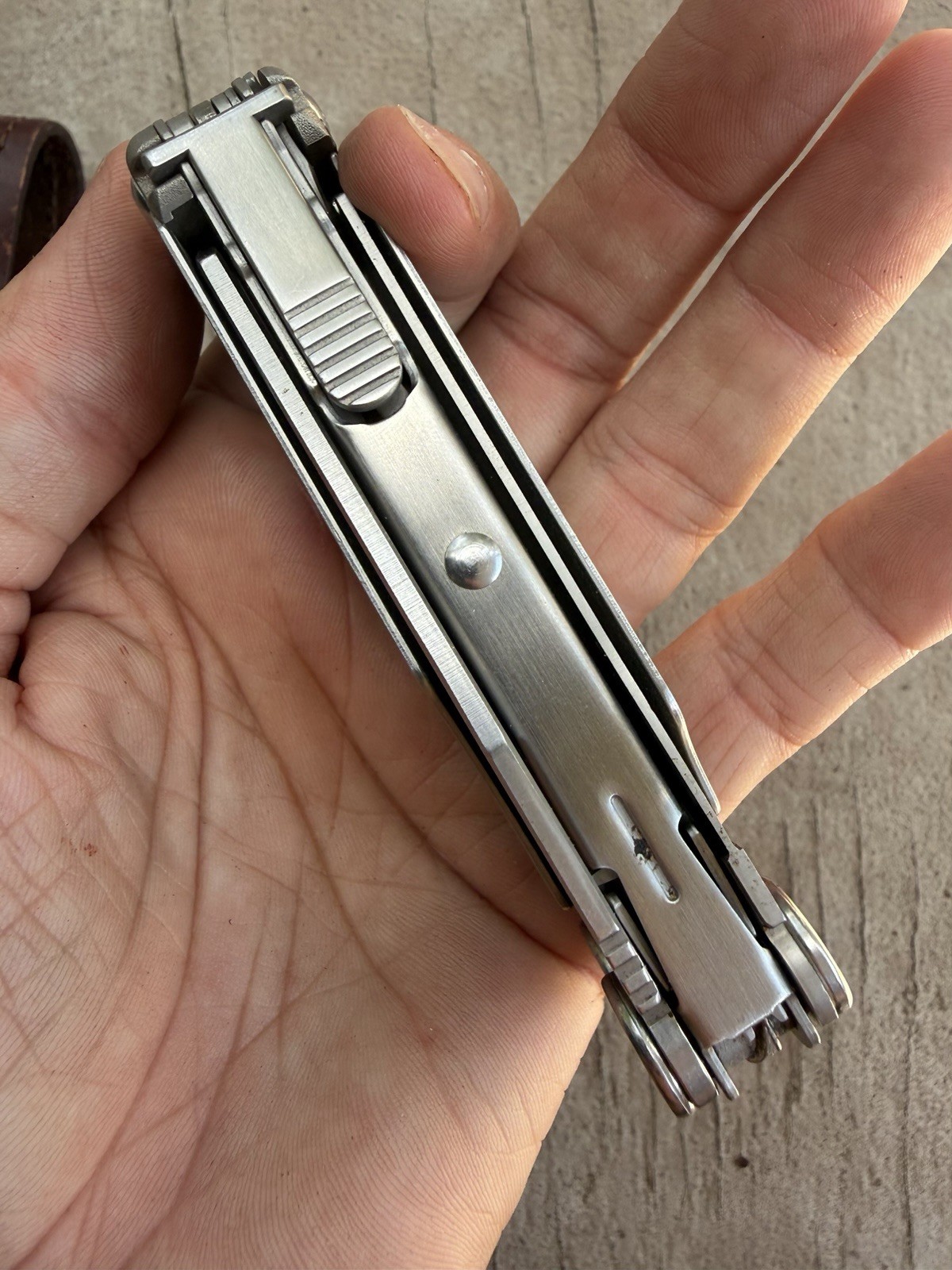 LEATHERMAN WAVE STAINLESS STEEL FOLDING MULTI TOOL IN LEATHER POUCH/CASE, EXC